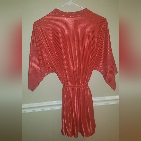 Frederick's of Hollywood Red Lace Robe, Size Small. Excellent Condition - Picture 2 of 4